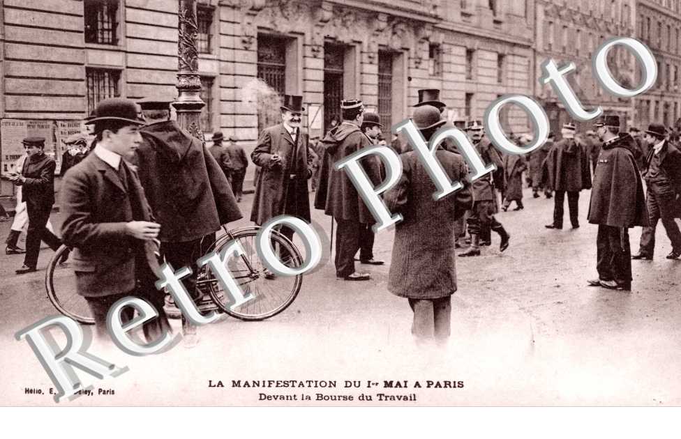 La manifestation du 1er mai Devant la Bourse du Travail