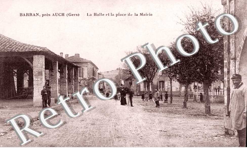 la halle et la place de la mairie