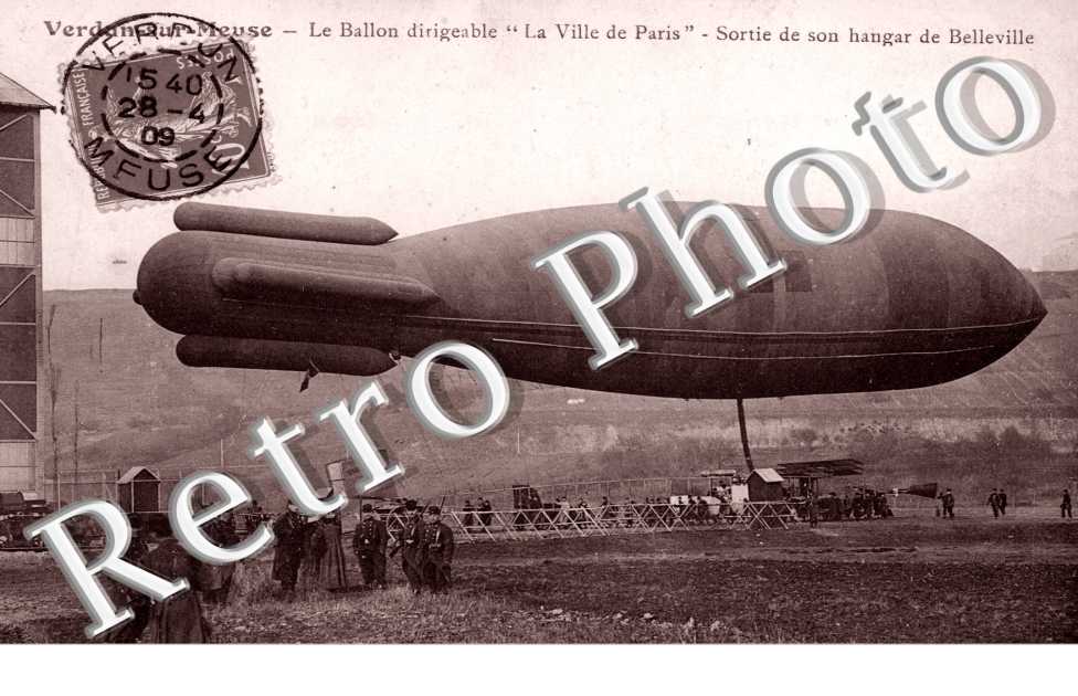 le Ballon dirigeable " La Ville de Paris " Sortie de son hangar de Belleville