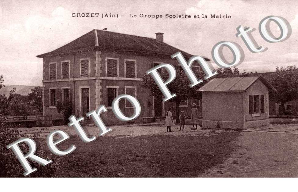 le groupe scolaire et la mairie