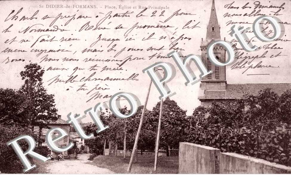 Place, eglise et rue principale