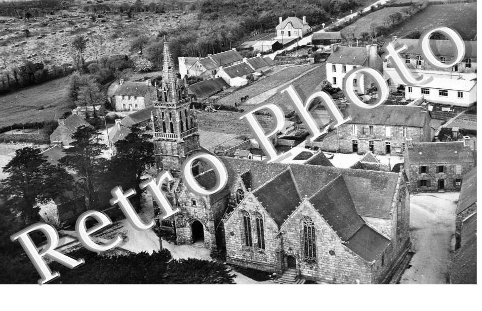 l'eglise et la route de Callac