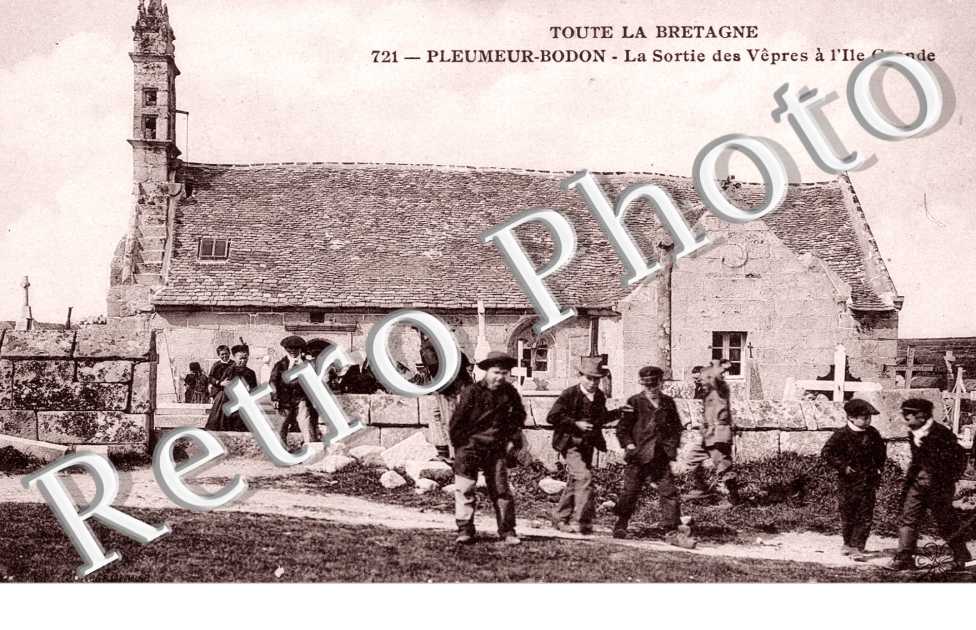PLEUMEUR-BONDON la sortie des Vepres a l'Ile Grande