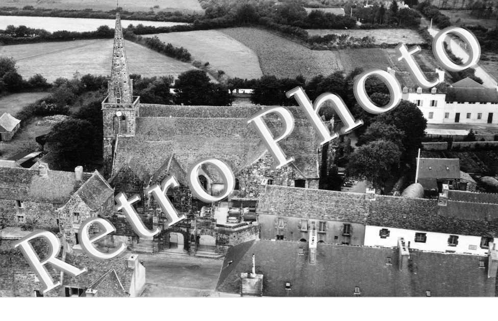 vue aerienne de l'eglise