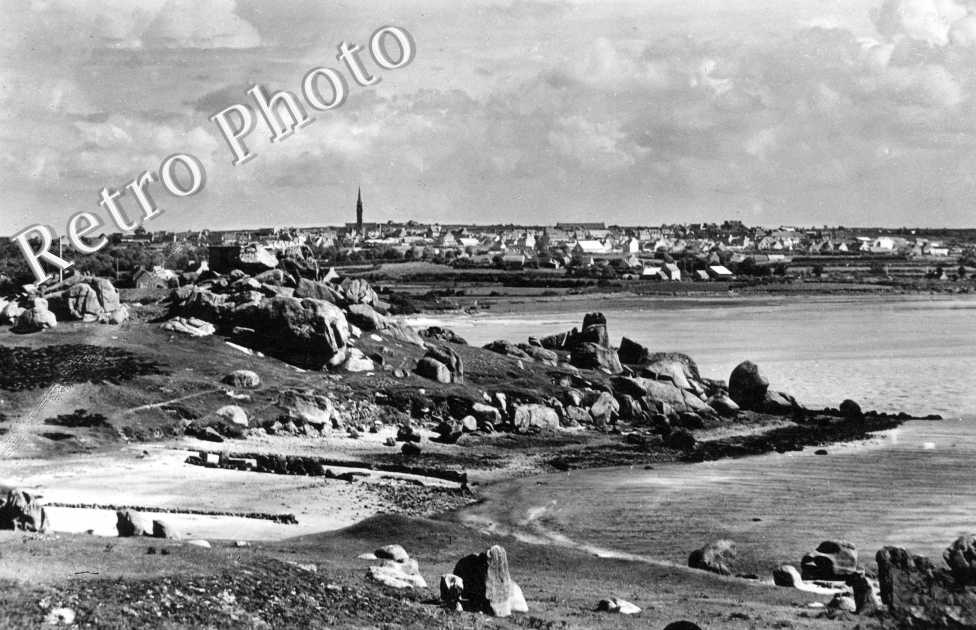 Vue generale prise d'une des petites criques de l'anse de Kernic