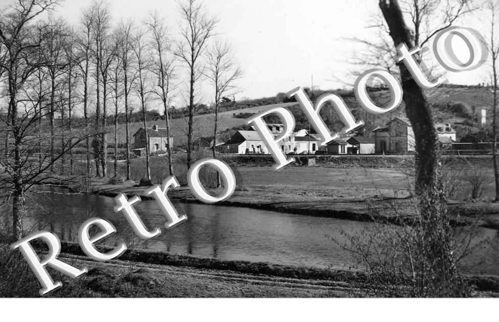 le quartier de la gare et les bords de l'Aulne vus des rives de Cleden-Poher
