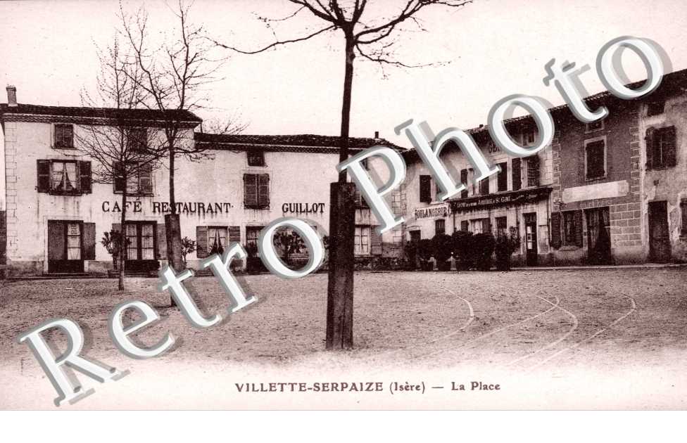 Villette-Serpaize  La place