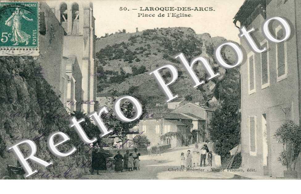 LAROQUE DES ARCS place de l'eglise