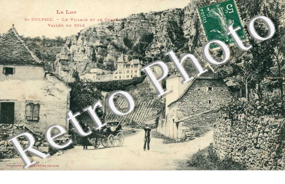 le Village et le chateau Vallee du Cele