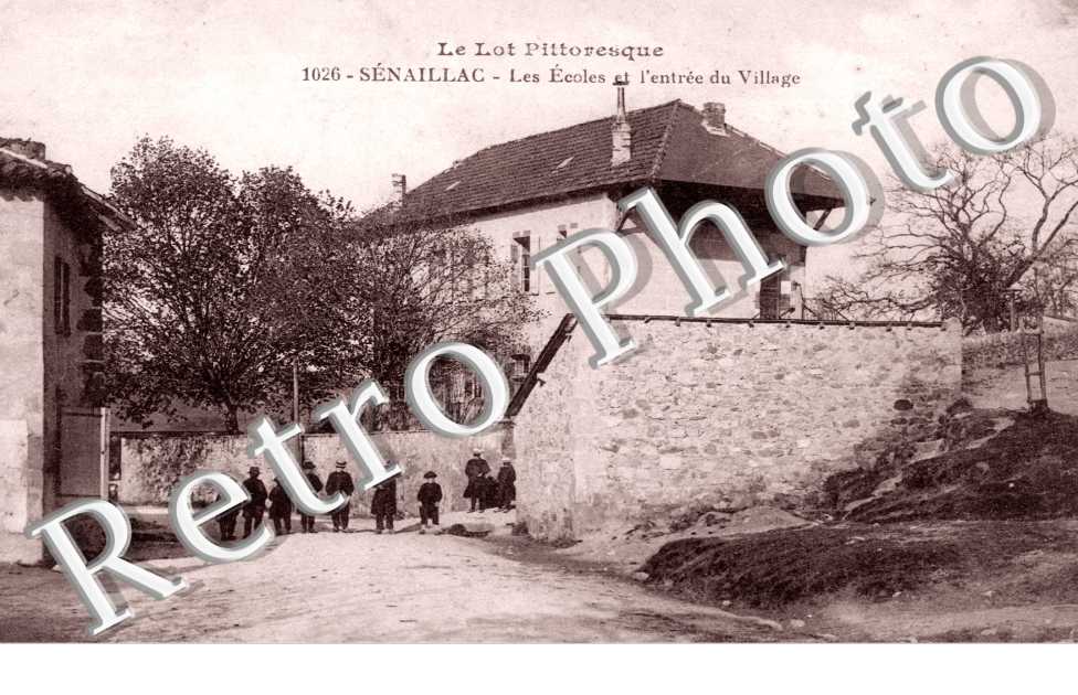Les écoles et l'entrée du Village