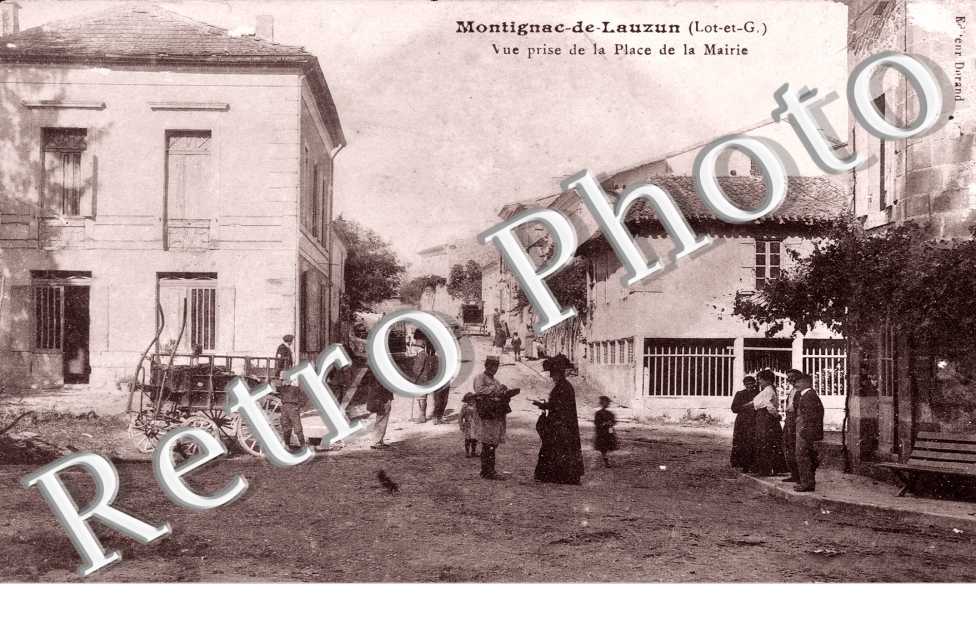 vue prise de la place de la mairie