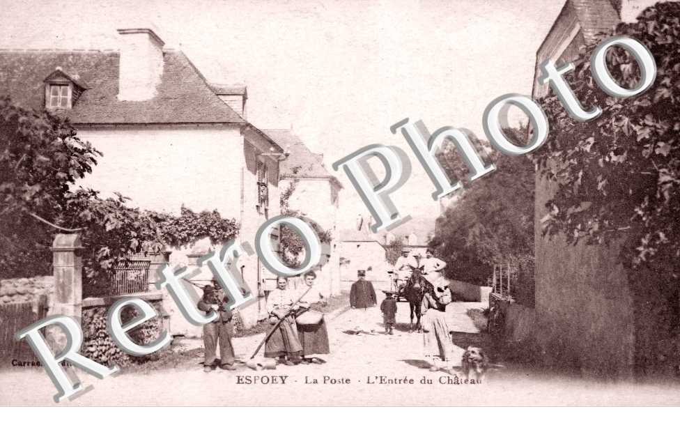 La Poste - l'Entrée du Château