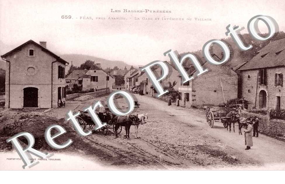 La Gare et Intérieur du Village