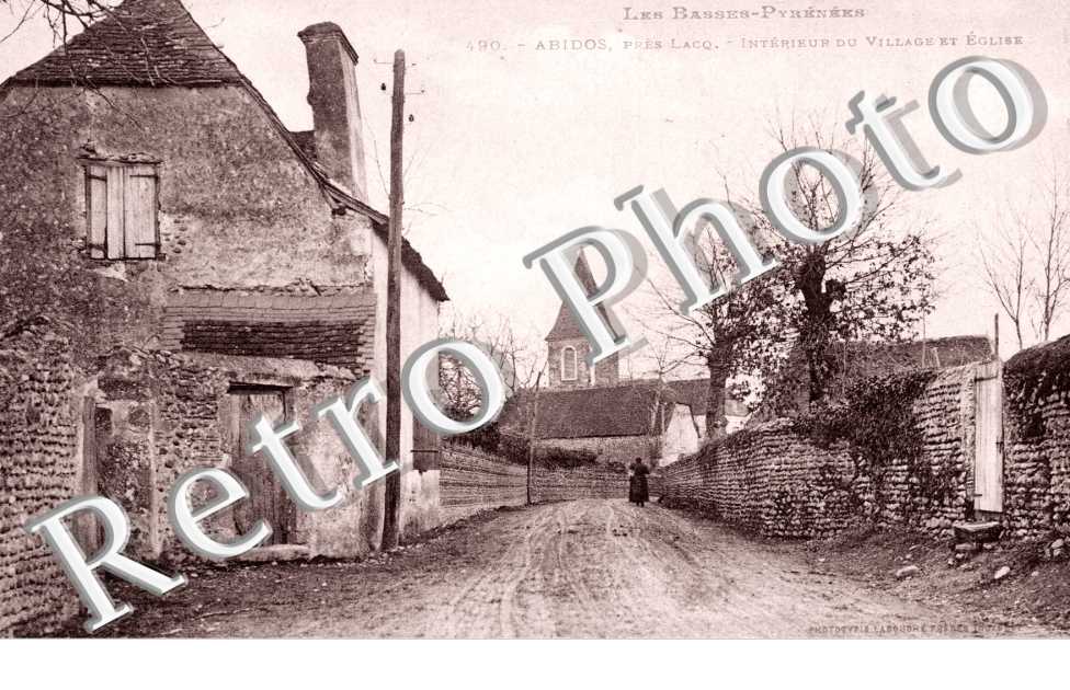 Intérieur du Village et Eglise