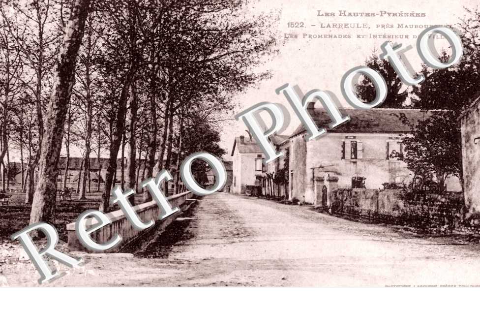 Les promenades et interieur du village