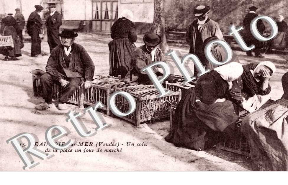 Un coin de la place un jour de marche