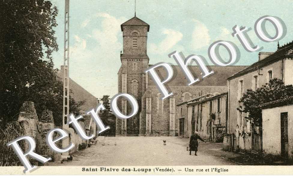 Une rue et l'eglise