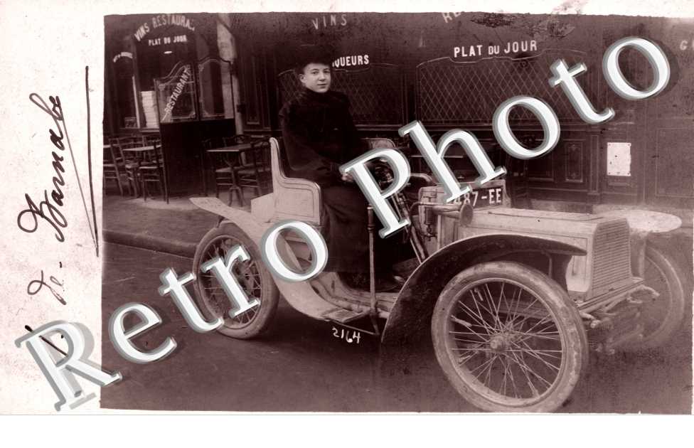 Une Femme au volant d'un vicule