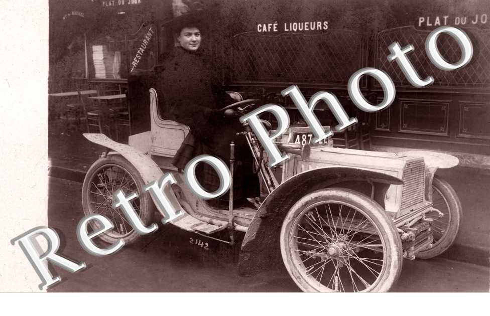 Une Femme au volant d'un vicule