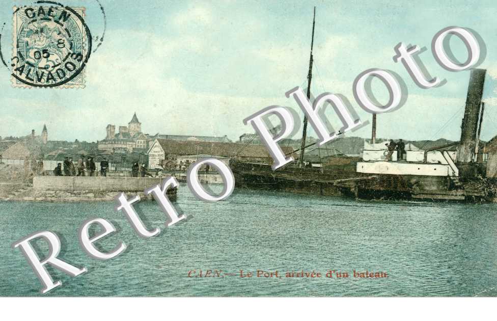 Le Port, arrivee d'un Bateau