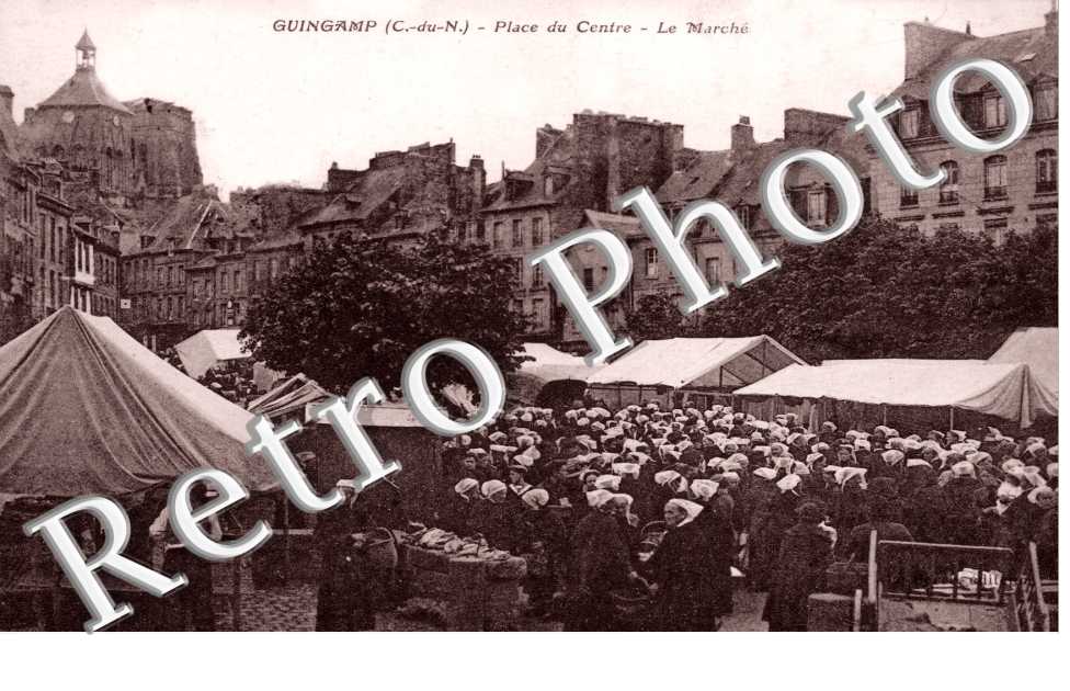 La place du Centre - Le marche