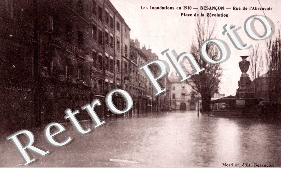 Rue de l'Abreuvoir - Place de la Revolution
