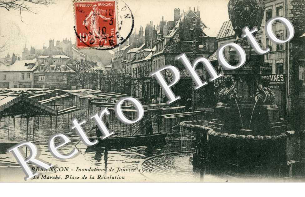 Le Marché - Place de la Révolution