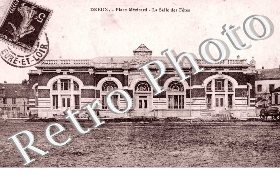 Place Mezirard - Salle des Fetes