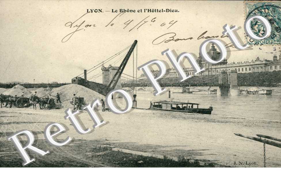 Le Rhone et l'Hotel Dieu