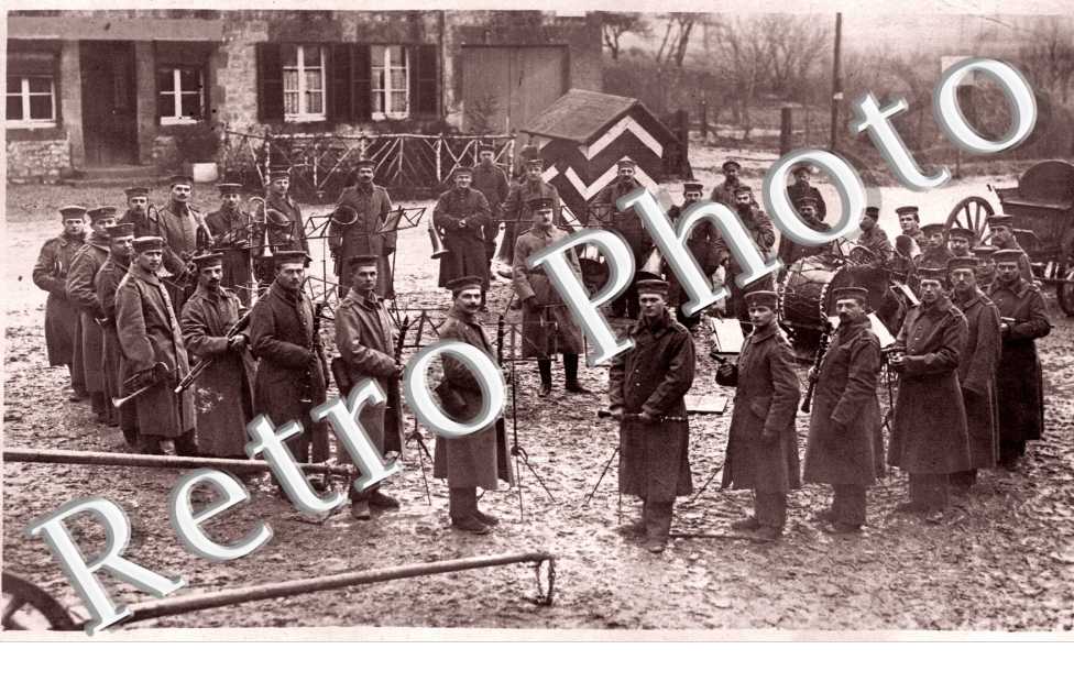Un Groupe de Militaires  - Fanfare