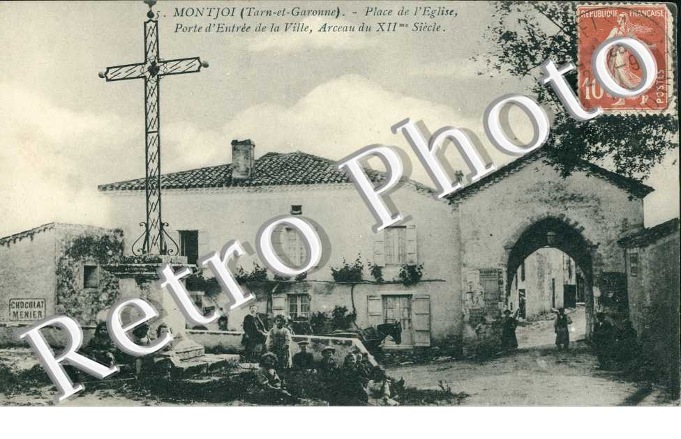 place de l'eglise Porte d'entree de la ville