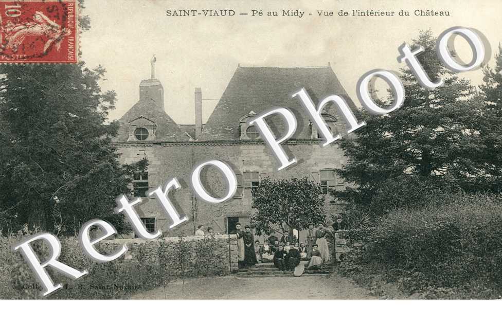 Pe au Midy Vue de l'interieur du chateau
