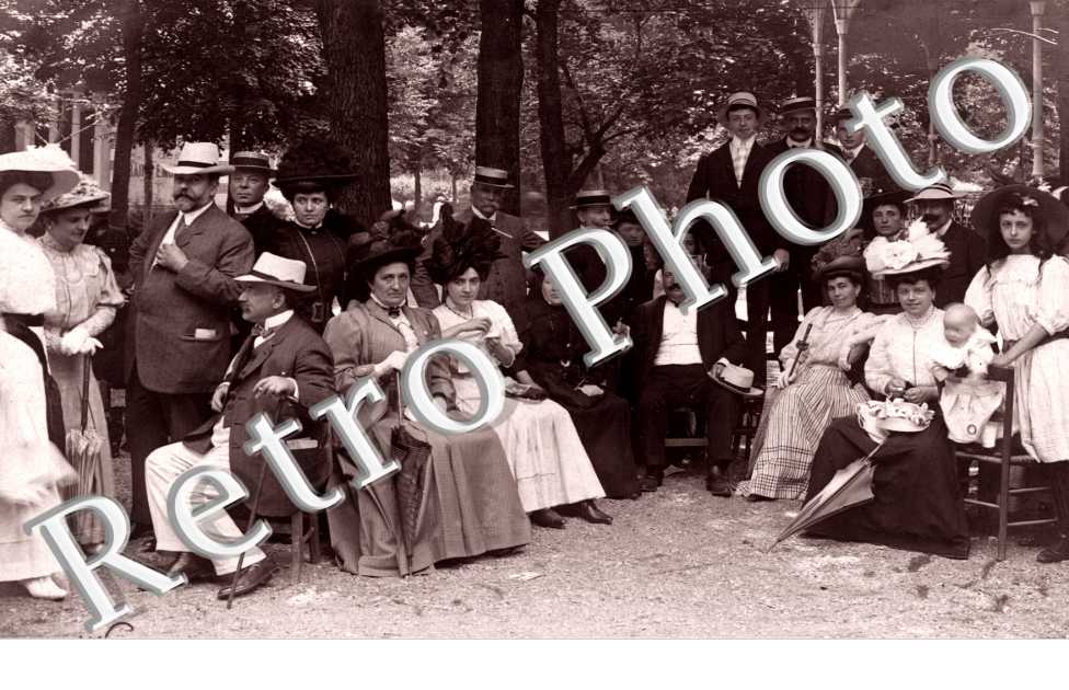 groupe de personnes dans un parc