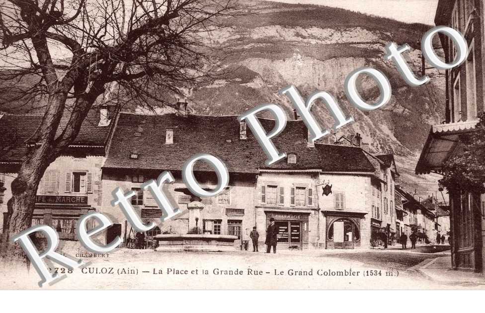  La place et la grande rue - le Grand Colombier
