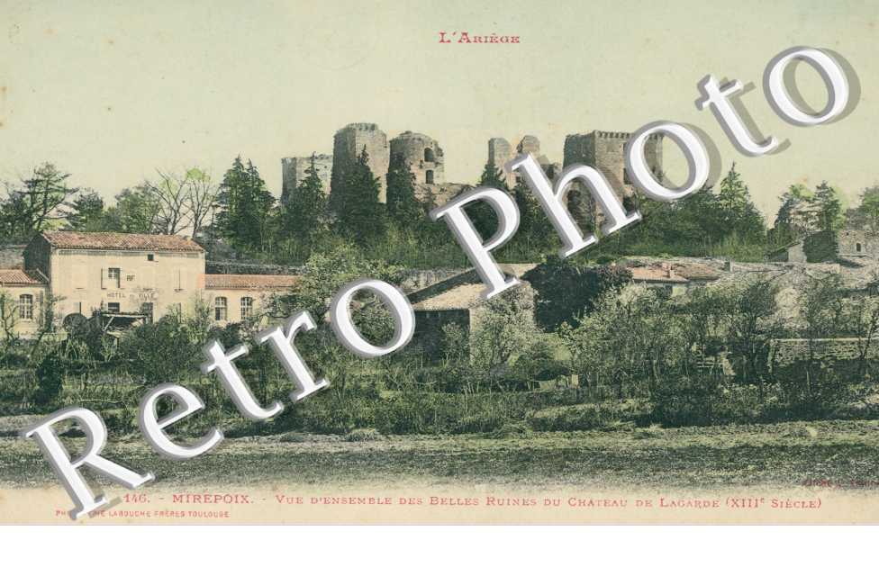 vue d'ensemble des belles ruines du chateau de Lagarde