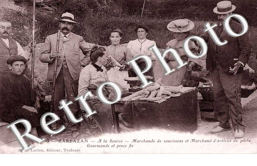 Marchande de saucissons et marchand d'articles de pêche - Gourmands et pesco fis - A la Source