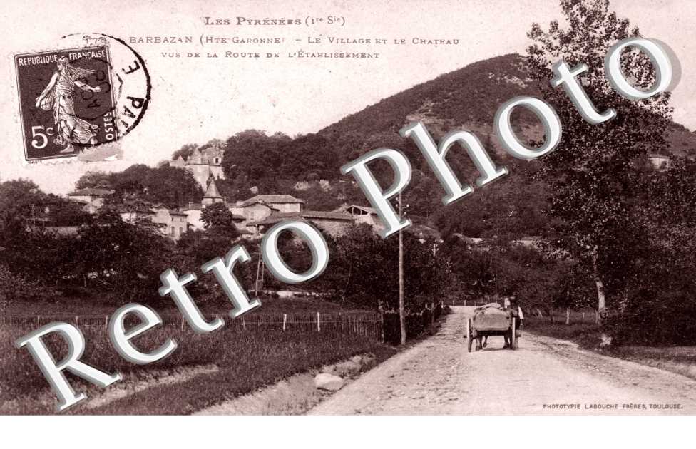 le village et le chateau vus de la route de l'etablissement