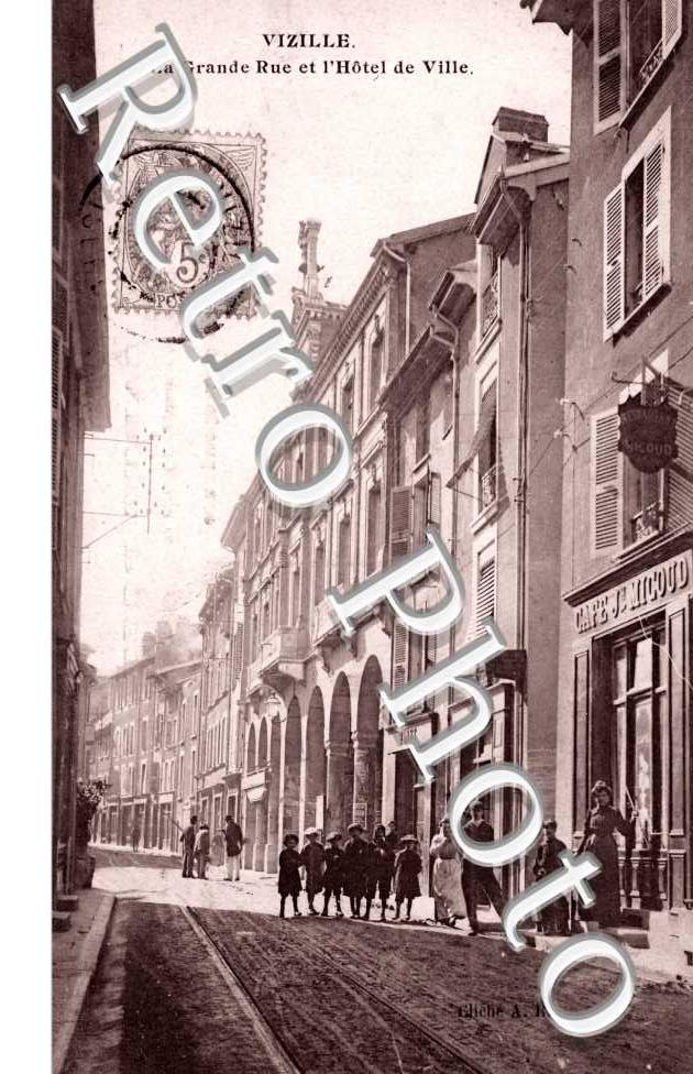 La Grande Rue et l'Hotel de Ville