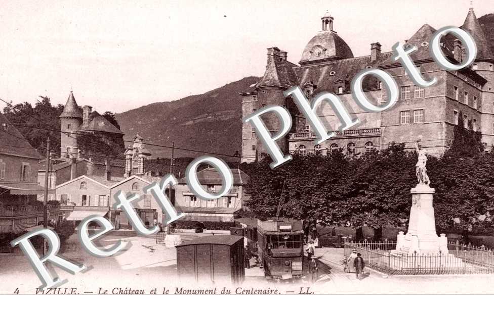 Le Chateau et le Monument du Centenaire