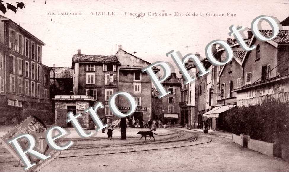 Place du Chateau et Entree de la Grande Rue