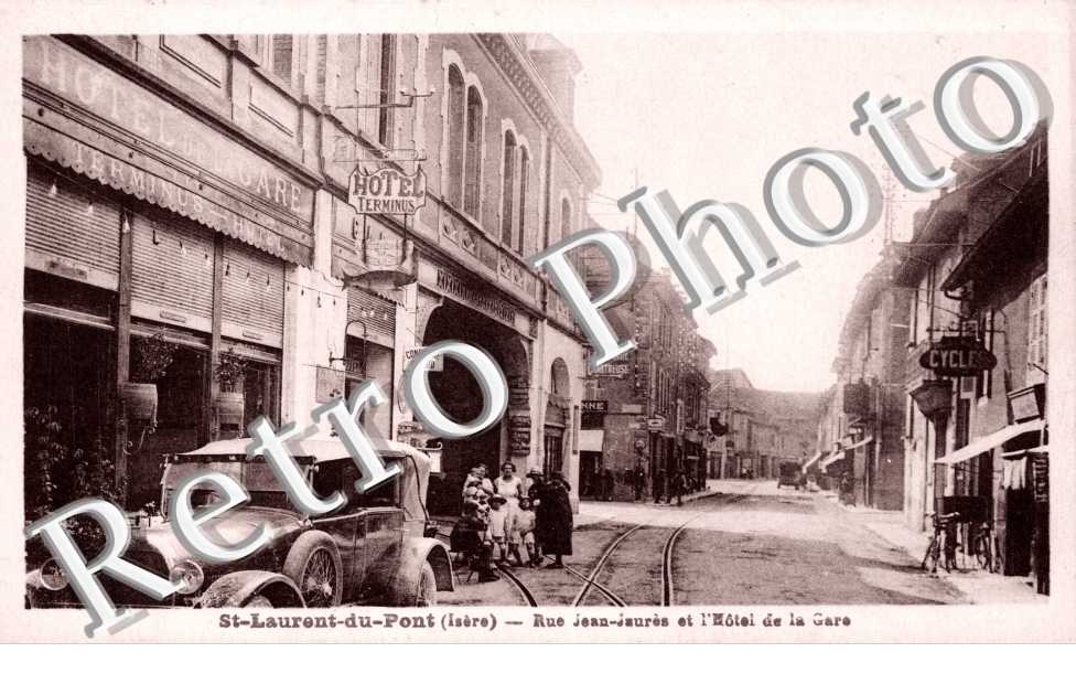 Rue Jean-Jaures et l'Hotel de la Gare