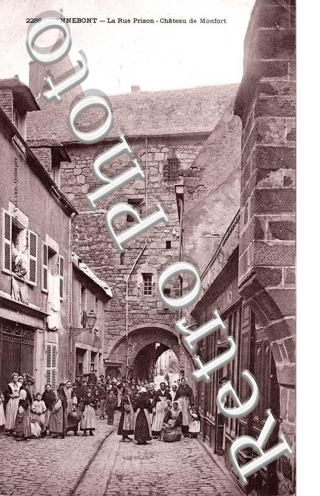 La rue Prison - chateau de Monfort