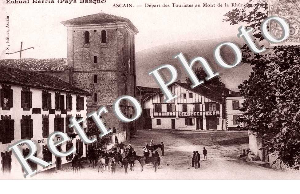 Depart des touristes au mont de la Rhune