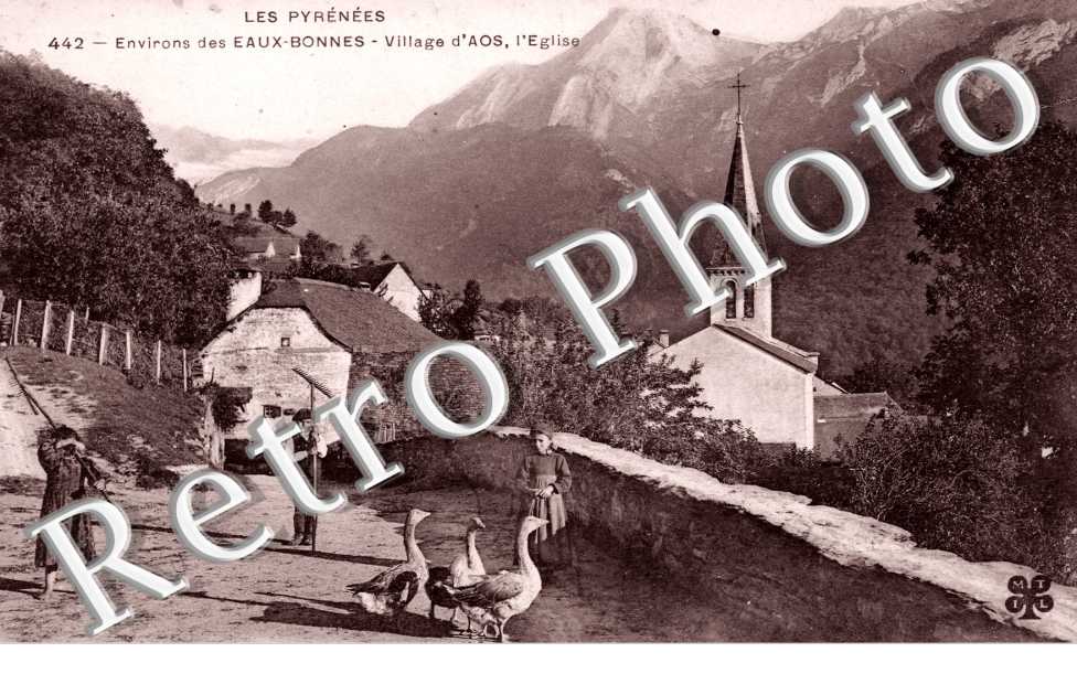 Eglise et Village d'Aos