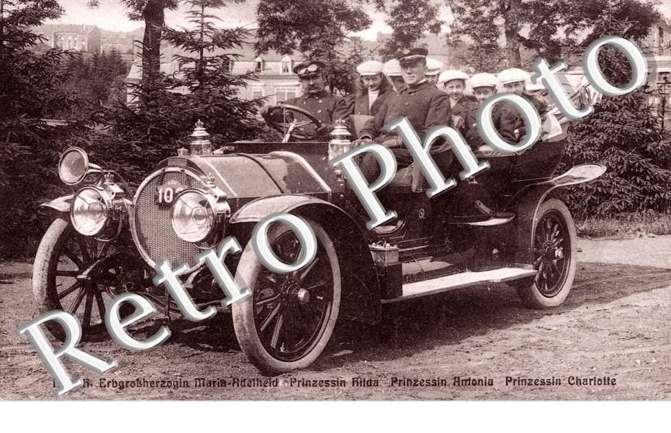 Prinzessin Charlotte, Antonia, Hilda en voiture
