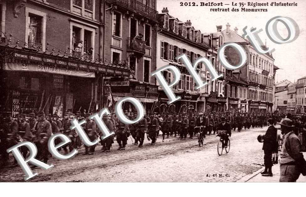 Le 35eme regiment d'infanterie rentrant des manoeuvres