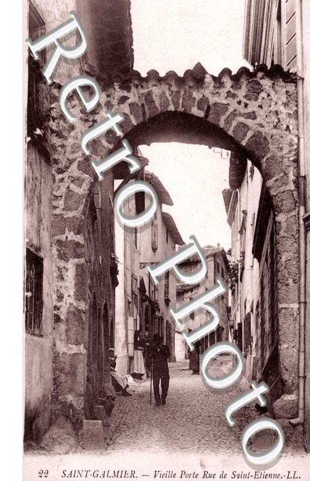 Vieille Porte et Rue de Saint Etienne