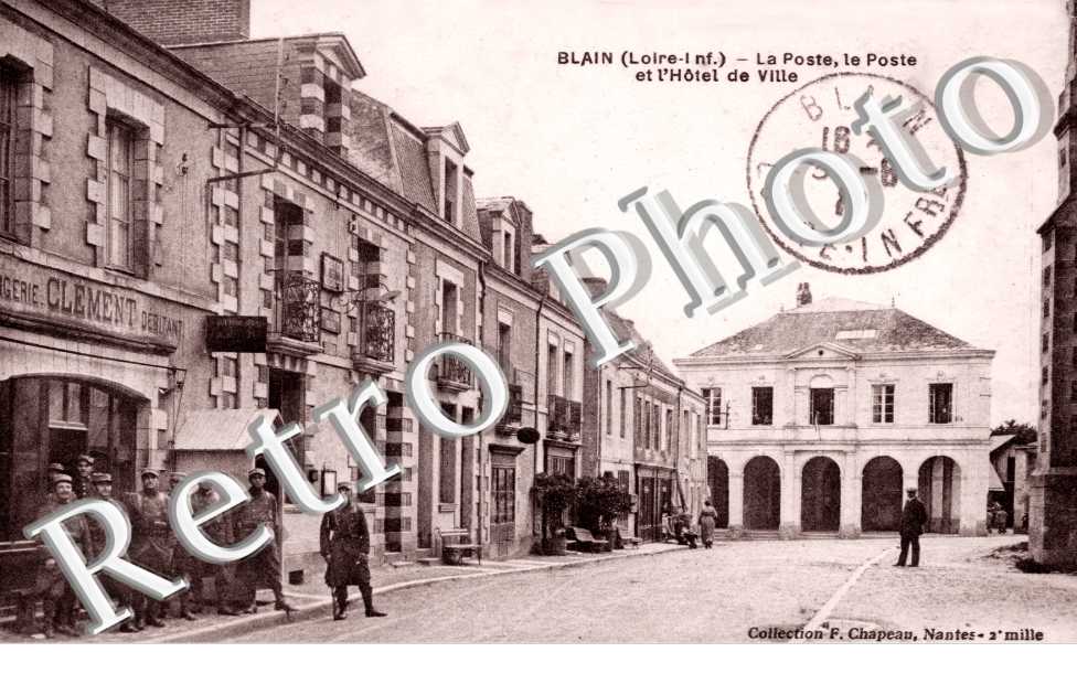la poste , le poste et l'hotel de ville
