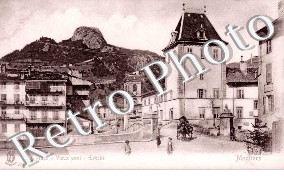 La Place, Vieux Pont, Eveche