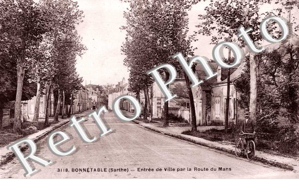 Entree de la ville par la route du Mans